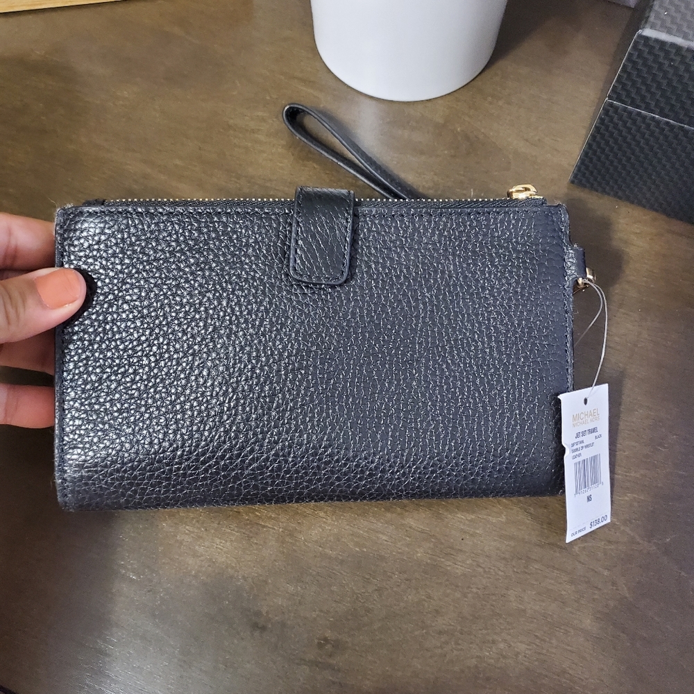 Nwt micheal kors jet set travel.